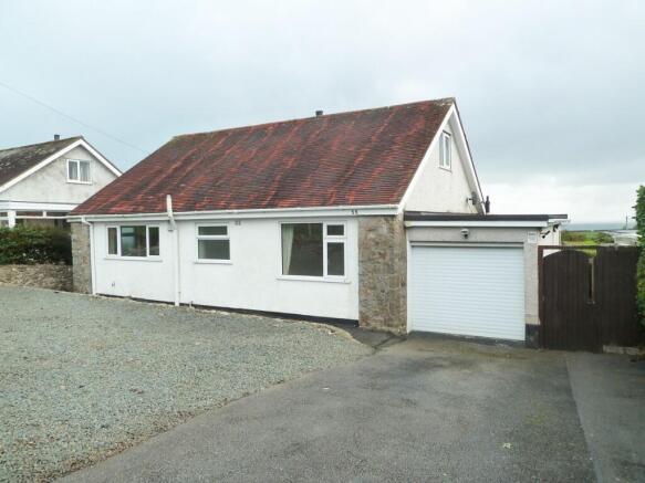 2 bed property, in Maes Llydan, £250,000