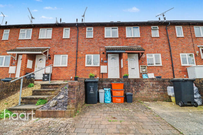 2 bed property, in Bayleaf Avenue, £230,000