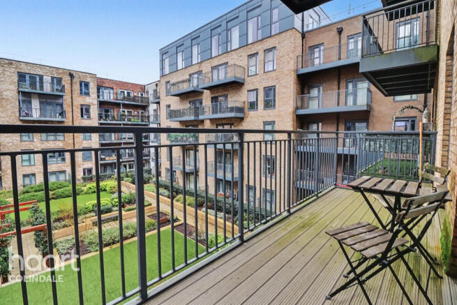 1 bed property, in Farington House, £375,000