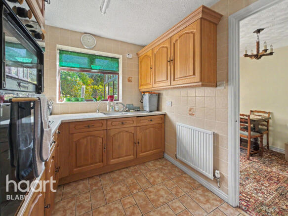 3 bed property, in Hemlock Close, £320,000
