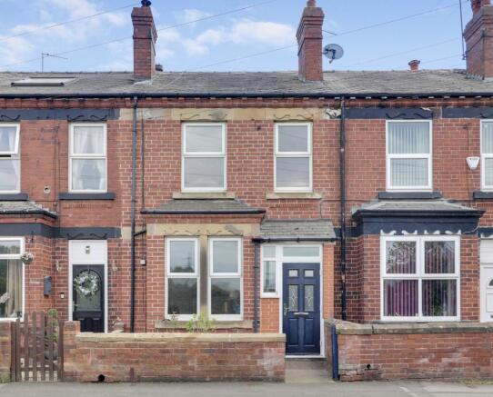 2 bed property, in Station Road, £170,000