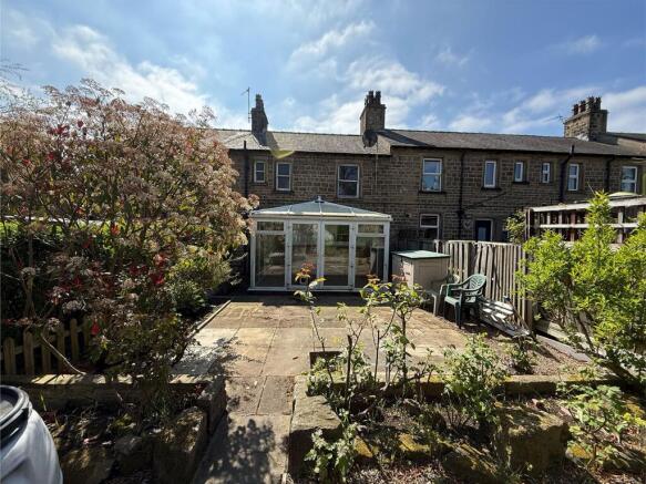 3 bed property, in Long Lane, £125,000