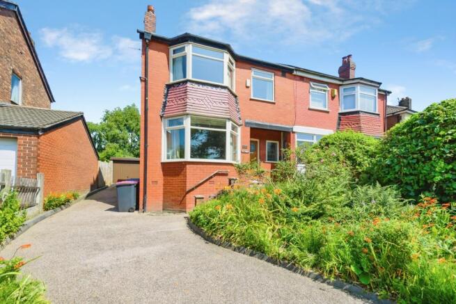 3 bed property, in Bolton Road, £210,000