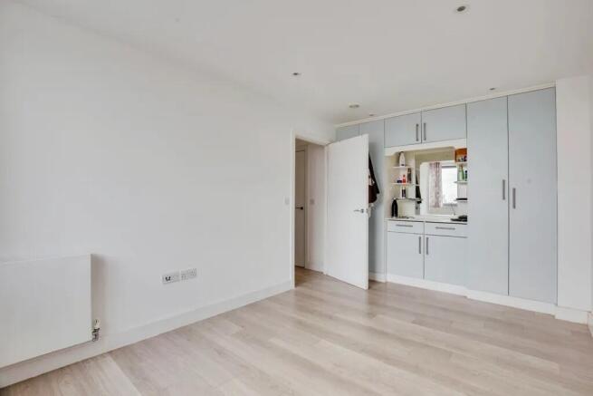 1 bed property, in Ramsey Hous, £279,000