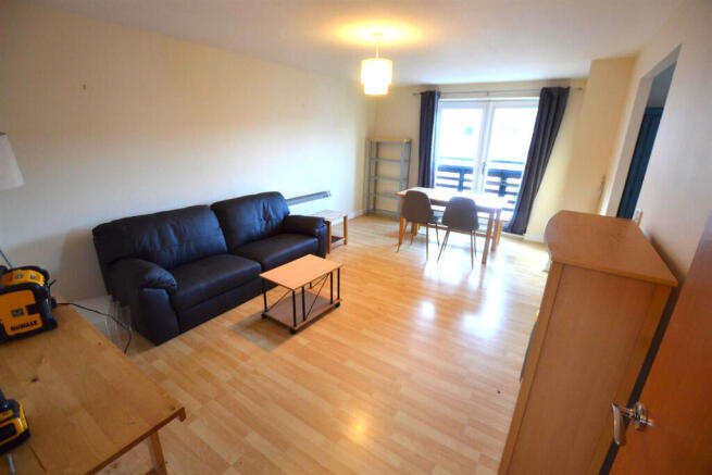 2 bed property, in Hope Court, £120,000