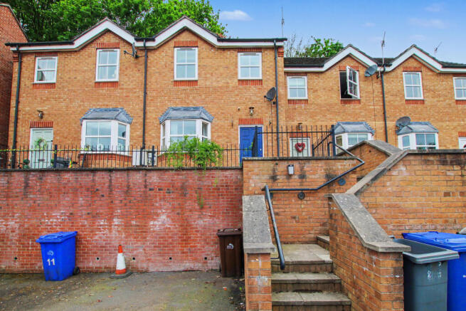 3 bed property, in St. Andrews Square, £100,000