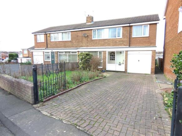4 bed property, in Highfield Drive, £180,000
