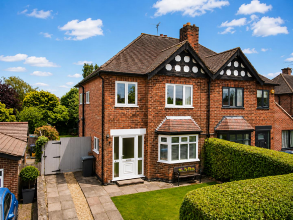 3 bed property, in Ashley Road, £315,000