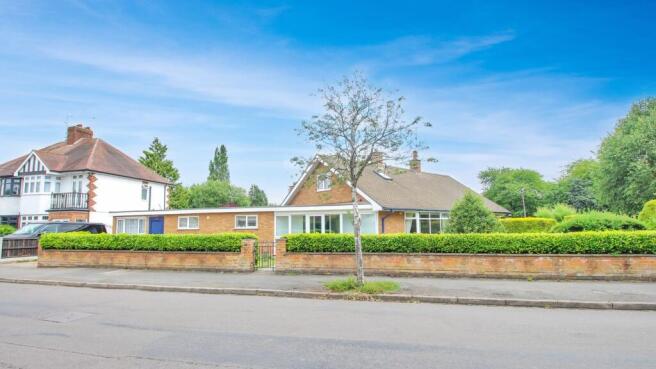 2 bed property, in Percival Road, £325,000