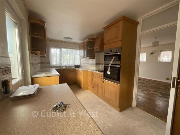 3 bed property, in Kingsmead Gardens, £300,000