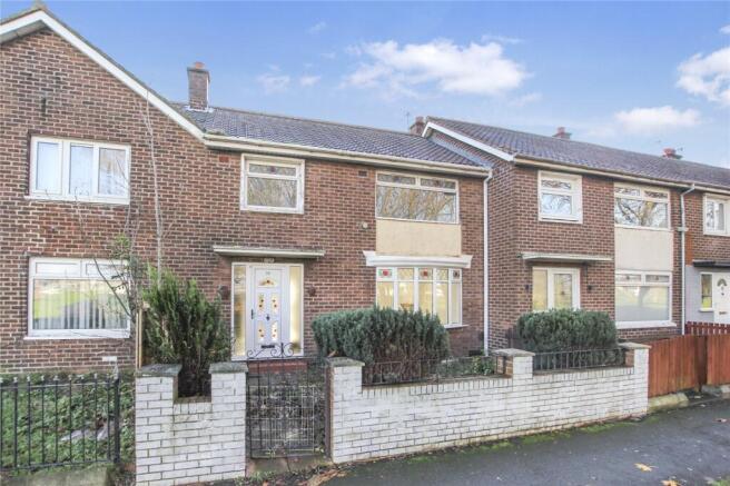 3 bed property, in Longcroft Walk, £55,000