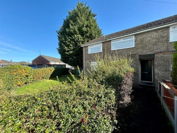 2 bed property, in Ardmore Walk, £150,000