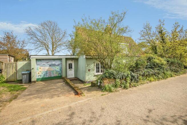 3 bed property, in Mill Lane, £250,000