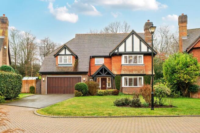 5 bed property, in Pauls Place, £1,595,000
