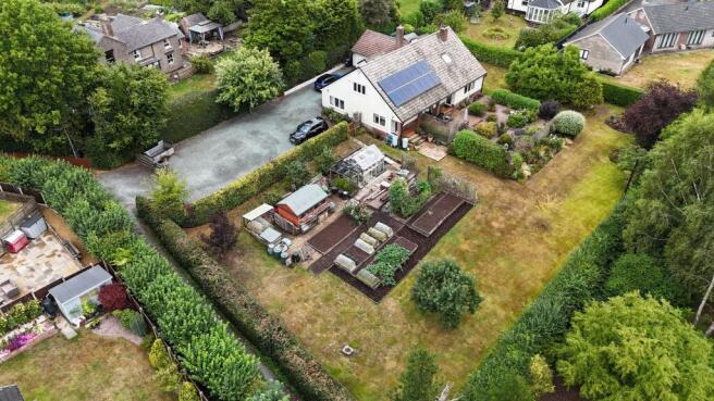 4 bed property, in Quarry House Lane, £595,000