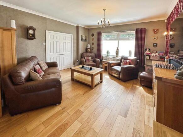 3 bed property, in Lawyers Lane, £475,000