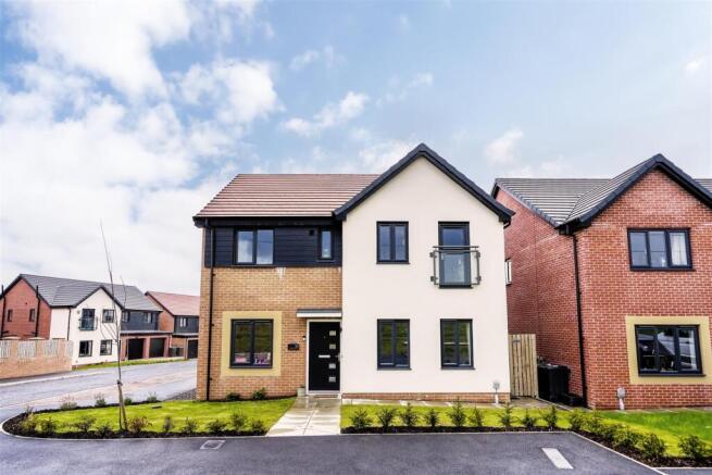 4 bed property, in Hunter Grove, £415,000