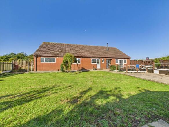 5 bed property, in Barmston Lane, £650,000