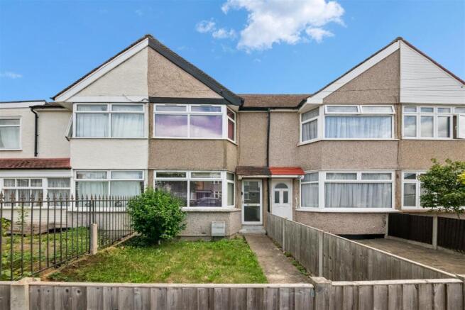 2 bed property, in Granville Avenue, £405,000