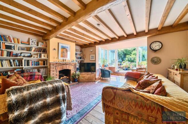 4 bed property, in Bank House, £475,000