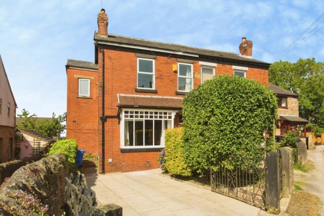 2 bed property, in Hillsyde, £270,000