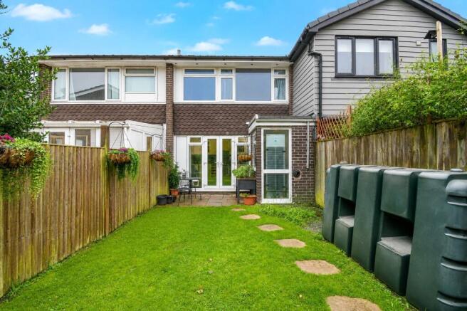 2 bed property, in Angel Mead, £300,000