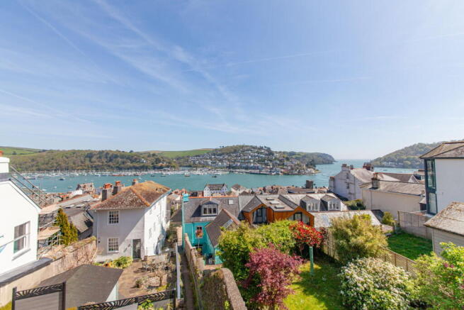 3 bed property, in Above Town, £585,000