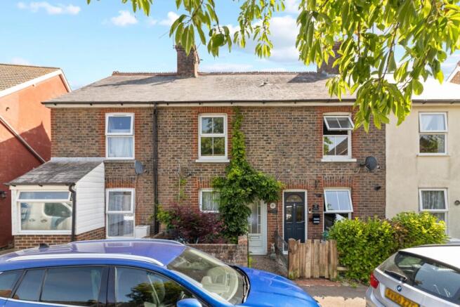 2 bed property, in Gordon Road, £235,000