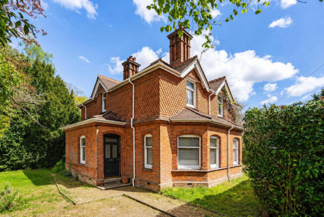 4 bed property, in Barlax New Park Road, £1,500,000