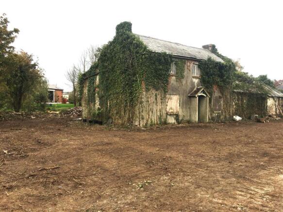 6 bed property, in Mead Farm, £395,000