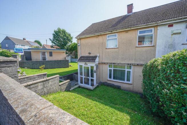 3 bed property, in Conway Road, £180,000