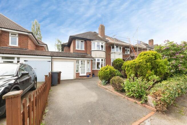 3 bed property, in Arnold Road, £280,000