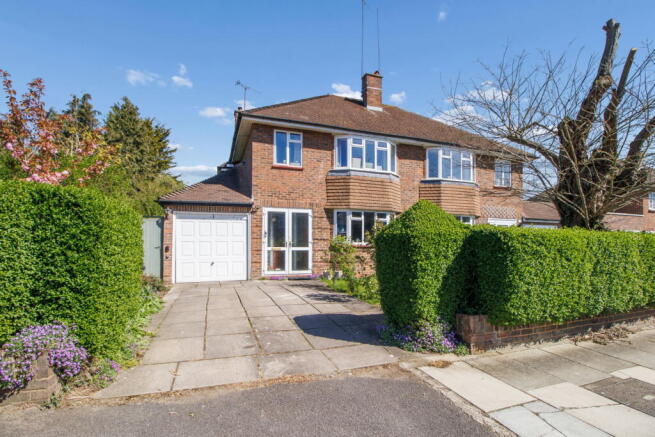 3 bed property, in Raisins Hill, £775,000