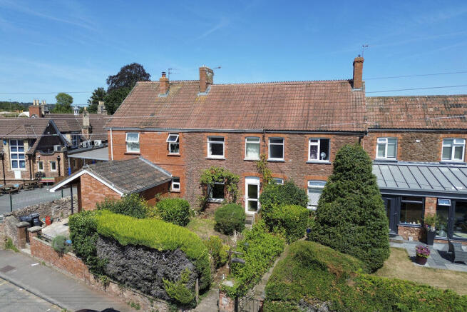 3 bed property, in Church Road, £200,000