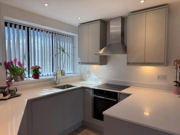 2 bed property, in The Broadway, £270,000
