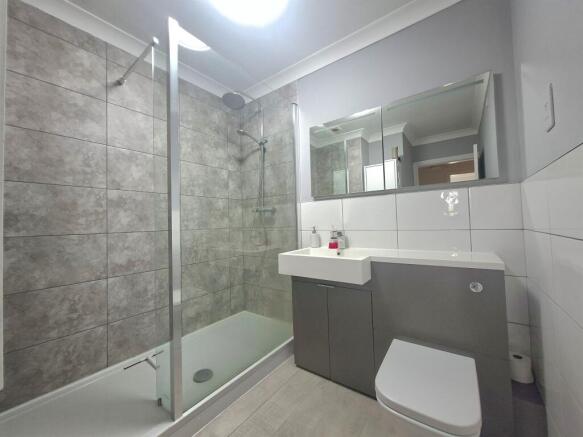 2 bed property, in Fletton Avenue, £120,000