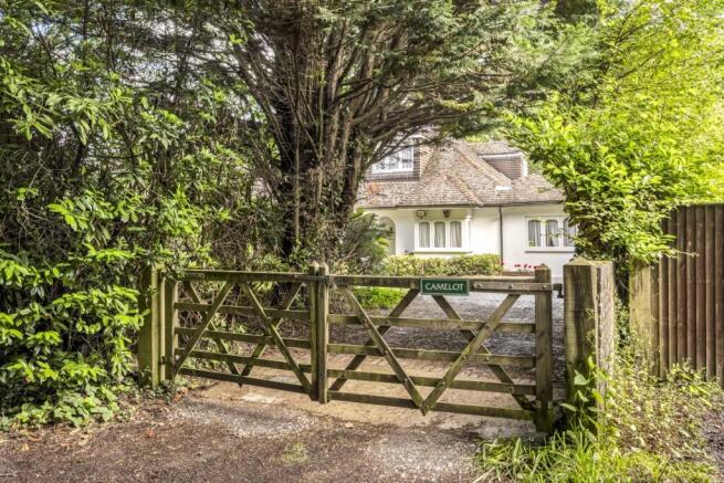 5 bed property, in Heather Way, £1,000,000