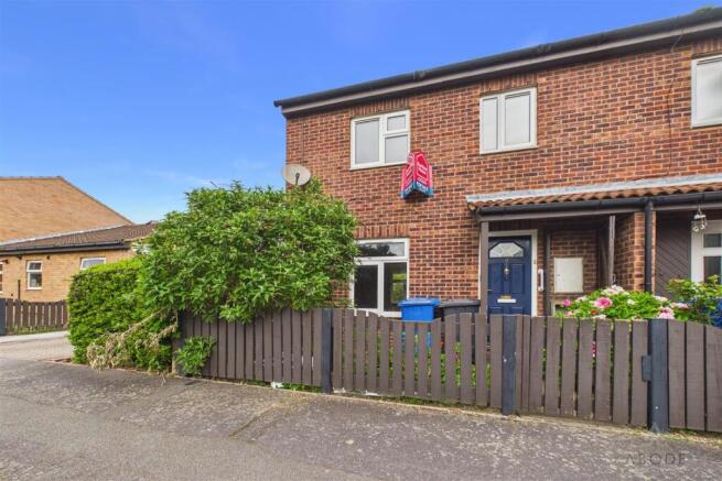2 bed property, in Whitwell Gardens, £145,000