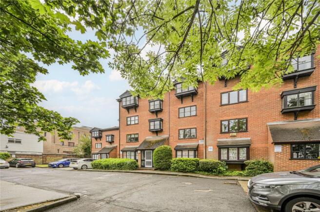 1 bed property, in St Anns Road, £320,000