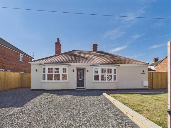 3 bed property, in South Terrace, £320,000