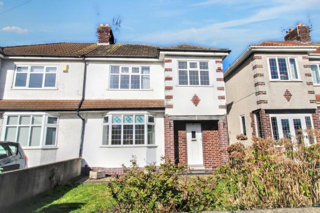 3 bed property, in Cleeve Hill, £425,000