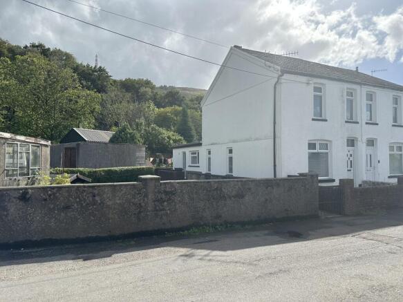 3 bed property, in Glannant Terrace, £165,000