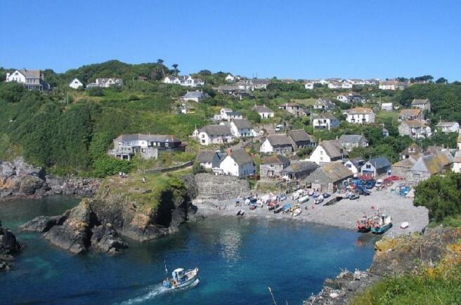 4 bed property, in Cadgwith, £995,000