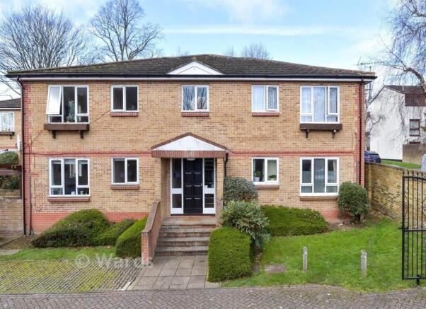 1 bed property, in Victoria Street, £90,000
