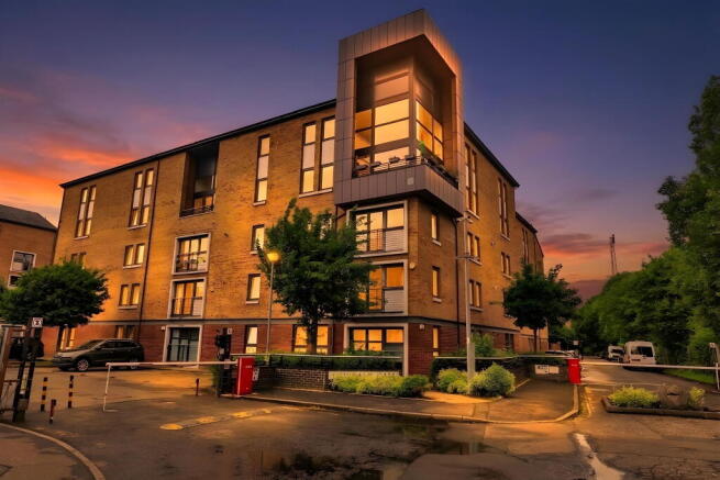 2 bed property, in Minerva Way, £195,000