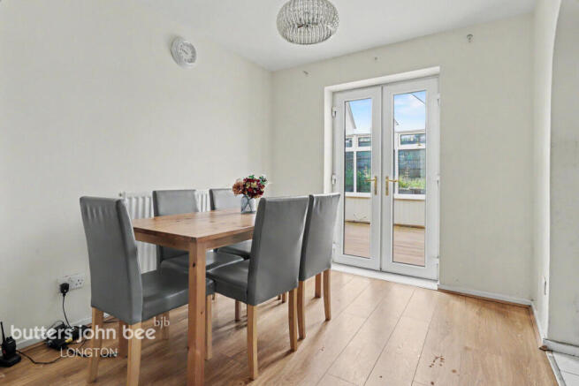 3 bed property, in Dovecote Place, £230,000