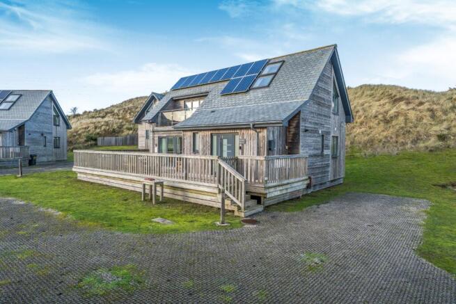 3 bed property, in Stunning Lodge Close To The Beach, £700,000
