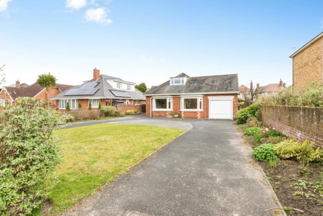 3 bed property, in Clifton Drive North, £535,000