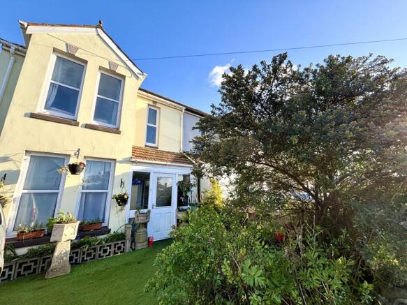 5 bed property, in West Coker Road, £300,000