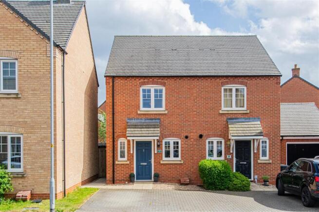 2 bed property, in Cottesbrooke Way, £240,000